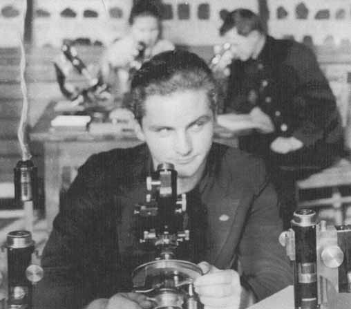 Группа ГФ-45 на занятиях по минералогии. 1948 г.