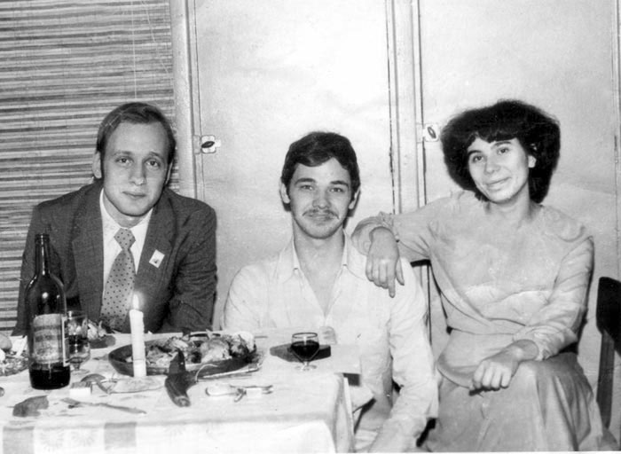 В общежитии. Рождественский, Зуйков, Астраханцева. 1979