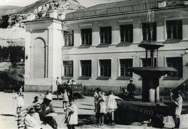 пос. Кукисвумчорр. Фонтан